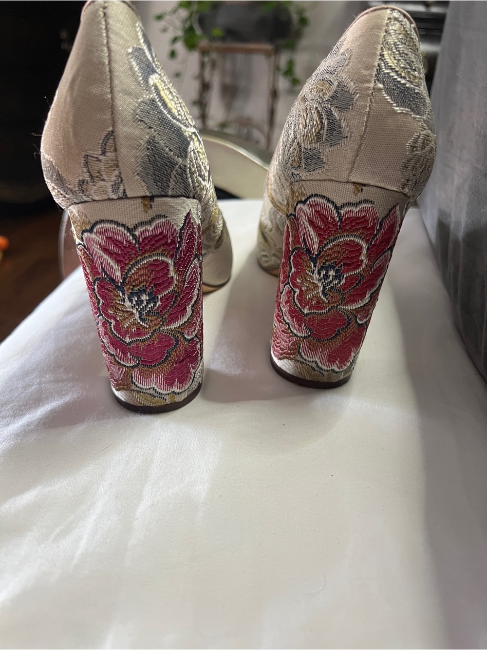 Nine West Pink Floral Embroidered Pumps - Picture 4 of 4